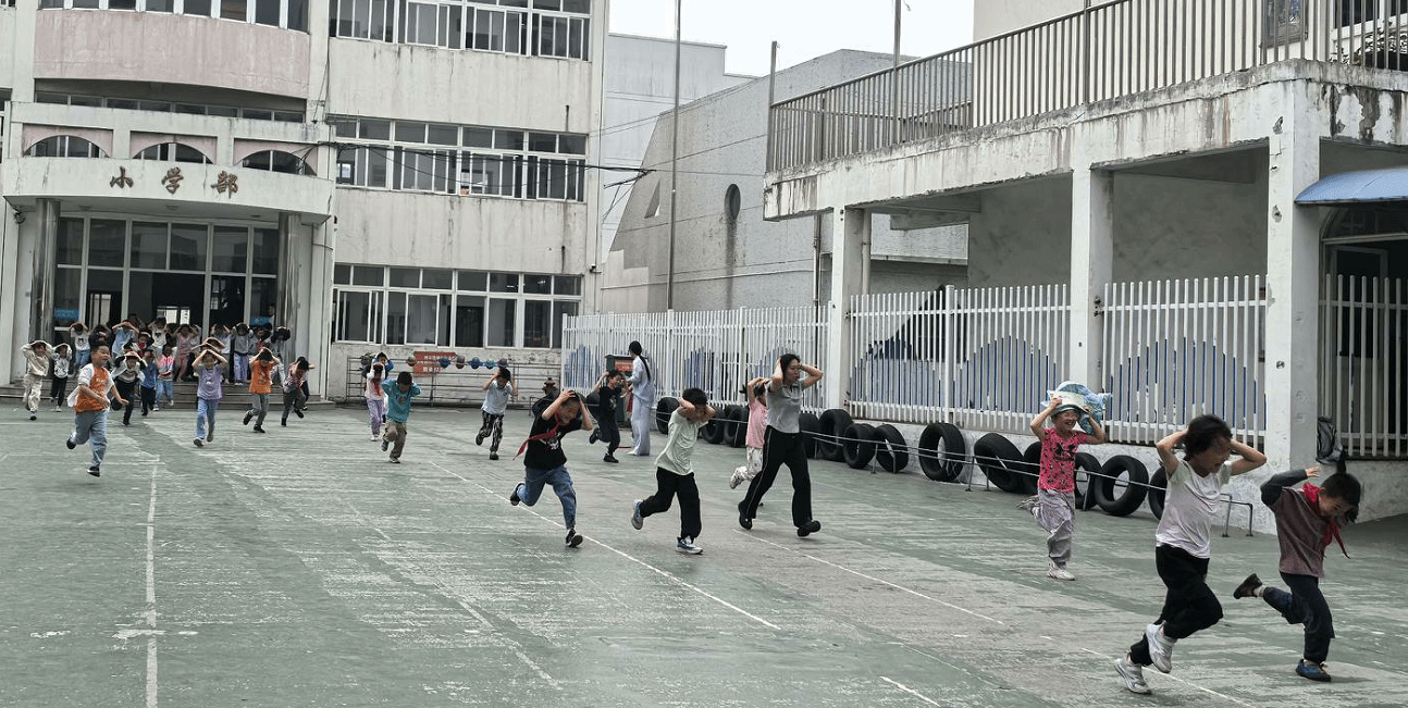 附属学校举行地震应急演练活动